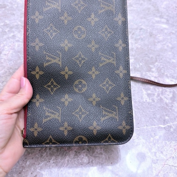 FINAL PRICE DROP!!! Authentic Louis Vuitton Monogram Wristlet - Picture 2 of 11
